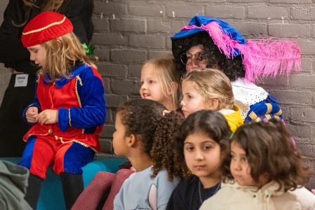 2025-11-23 Sint leest voor-31